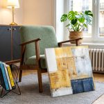 Kleurvlakken in Oker en Grijsblauw, Abstract & Modern schilderij aan de muur in interieur