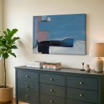 Blauwe Vlakken in Stilte, Abstract & Modern schilderij aan de muur in interieur