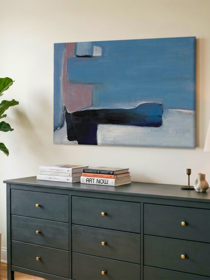 Blauwe Vlakken in Stilte, Abstract & Modern schilderij aan de muur in interieur