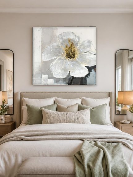 Witte Bloem met Gouden Hart, Bloemen & Stilleven schilderij aan de muur in interieur