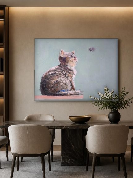 Katje en Vlinder, Dieren schilderij aan de muur in interieur