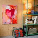 Kloppend Hart in Roze en Rood, Abstract & Modern schilderij aan de muur in interieur