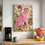 Roze Tijger tussen Bloesem, Dieren schilderij aan de muur in interieur