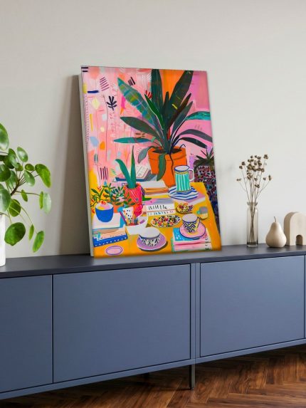 Weelderig Plantenstilleven op Gele Tafel, Bloemen & Stilleven schilderij aan de muur in interieur