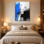Blauwe Streek in Zwart Gestueel, Abstract & Modern schilderij aan de muur in interieur