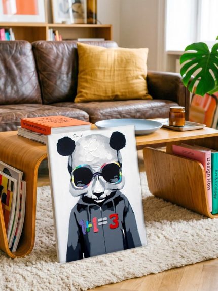 Pandaportret met Kleurrijke Bril, Dieren schilderij aan de muur in interieur