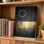Gouden Cirkel op Zwart, Abstract & Modern schilderij aan de muur in interieur