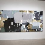 Kleurvlakken in Grijs en Goud, Abstract & Modern schilderij aan de muur in interieur