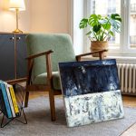 Diep Contrast in Blauw, Abstract & Modern schilderij aan de muur in interieur